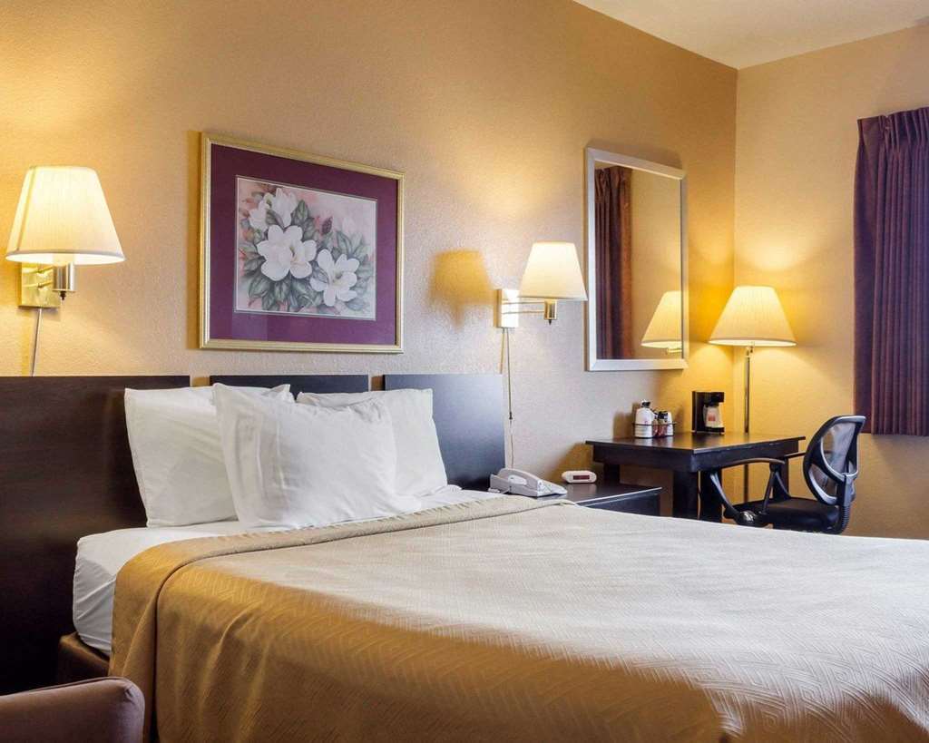 Econo Lodge Watertown Habitación foto